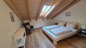 1 bedroom, bed sheets