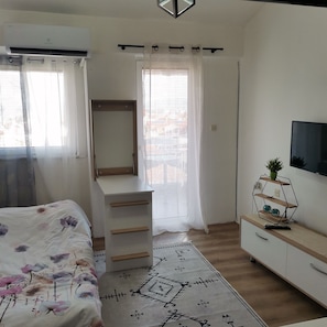 1 bedroom, desk, iron/ironing board, WiFi
