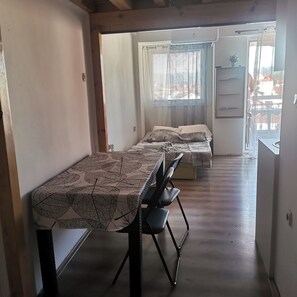 1 bedroom, desk, iron/ironing board, free WiFi