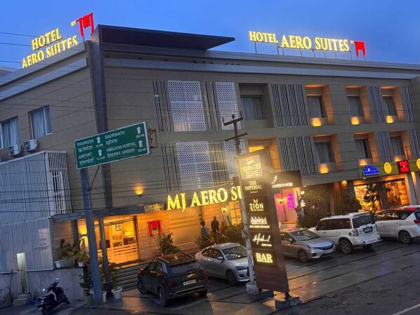 A hotel named 'Hotel Aero Suites' with a sign indicating directions to 'Rishikesh Airport' and 'Himalayan Hospital'. - MJ AERO SUITE (Rishikesh)