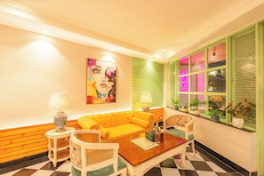 Unclassified image, 2 of 39, button - MJ AERO SUITE (Rishikesh)