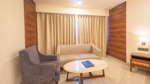 Family Quadruple Room - MJ AERO SUITE (Rishikesh)