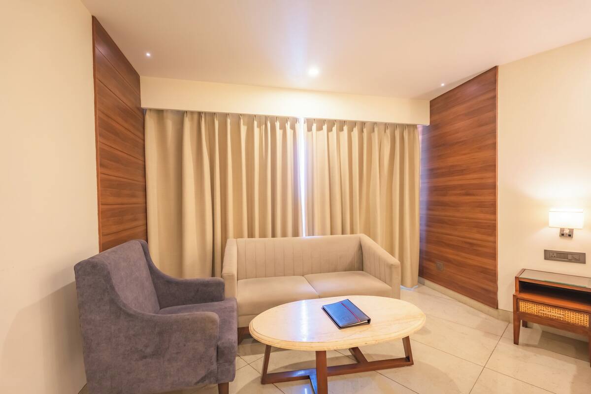Family Quadruple Room | In-room safe, iron/ironing board (on request), WiFi (free), bed sheets