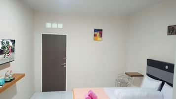 Habitación doble estándar, balcón, vista al patio | Escritorio y wifi gratis
