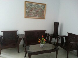 Basic Villa, 3 Bedrooms | Living area
