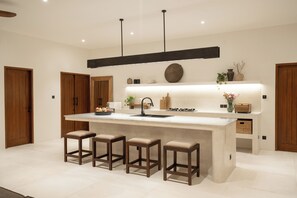 Deluxe Villa, 6 Bedrooms, Balcony, Pool View | Private kitchen