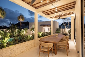 Villa Deluxe, 6 chambres, balcon, vue piscine | Salle à manger