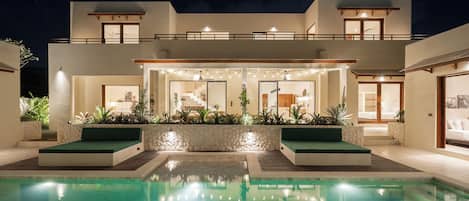 Outdoor pool, pool loungers