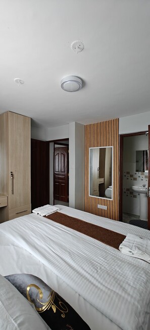 Iron/ironing board, WiFi, bed sheets