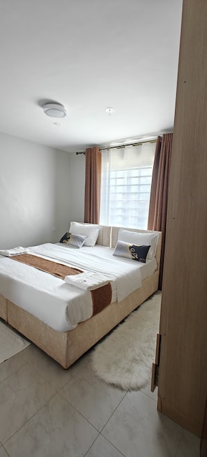 3 bedrooms, iron/ironing board, WiFi, bed sheets