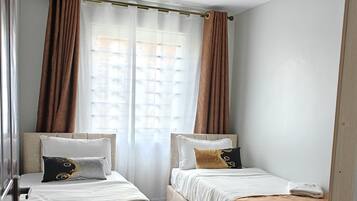 3 bedrooms, iron/ironing board, WiFi, bed sheets