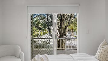 Apartment, 2 Bedrooms, Pool View