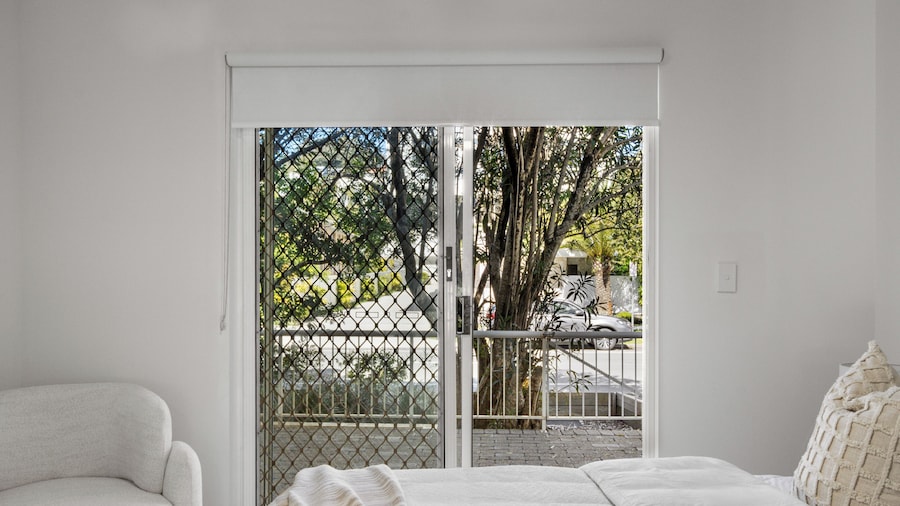 Burleigh Breeze 2 Bed Beach Walk