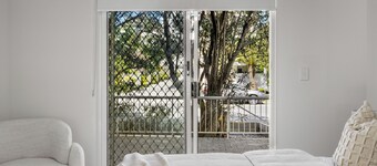 Burleigh Breeze 2 Bed Beach Walk