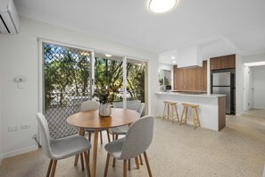 Private kitchen - Burleigh Breeze 2 Bed Beach Walk (Burleigh Heads)