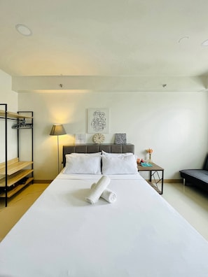 1 bedroom, iron/ironing board, internet, bed sheets