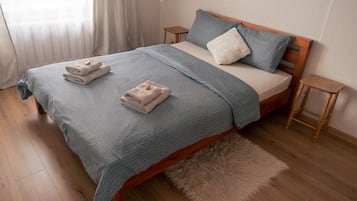 2 habitaciones, tabla de planchar con plancha, wifi y ropa de cama