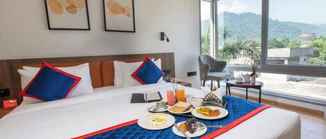 Deluxe Double Room, Mountain View | WiFi (free), bed sheets