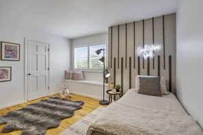 4 bedrooms, WiFi, bed sheets