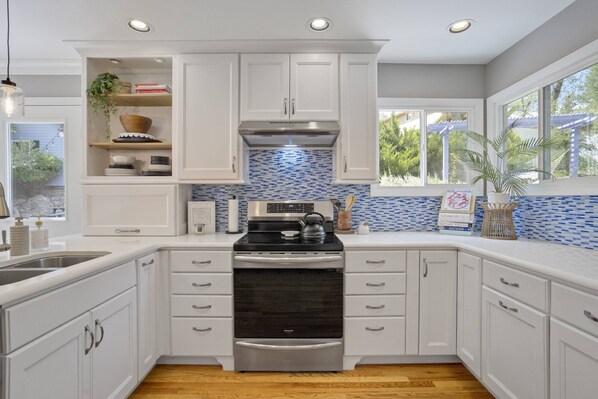 Fridge, microwave, dishwasher, coffee/tea maker
