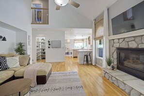 TV, fireplace