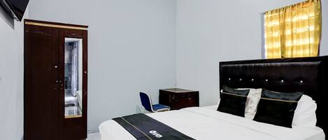 Standard Double Room | Free WiFi, bed sheets