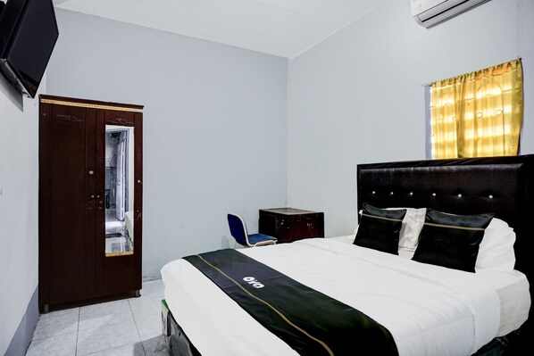 Standard Double Room | Free WiFi, bed sheets
