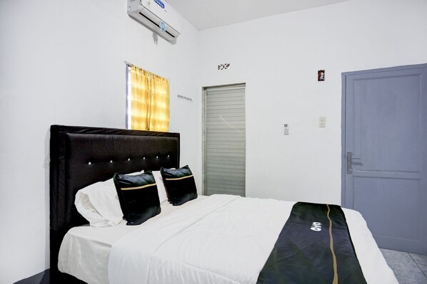 Standard Double Room | Free WiFi, bed sheets