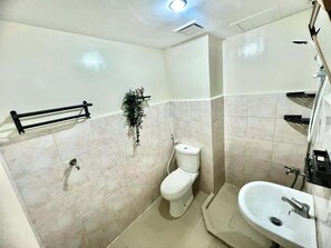 Shower, bidet, towels, toilet paper - Cozy 3-bedroom condo with WiFi, AC in Seawind Condominium Sasa Davao City (Davao City)