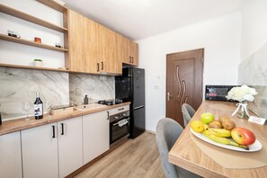 Microwave, oven, stovetop, dishwasher - Panoramic Top floor Apartment with Spectacular Views (Timișoara)