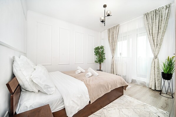 Iron/ironing board, WiFi, bed sheets