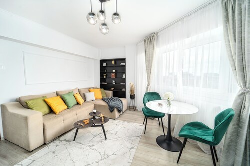 Panoramic Top floor Apartment with Spectacular Views
