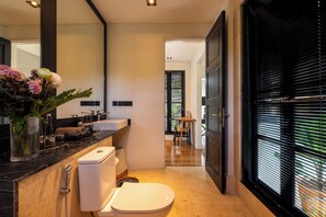 Basic Villa | Bathroom - Martini Suites by Betterplace (Kerobokan)