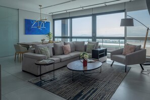 Apartment, 3 Bedrooms, Balcony, Marina View | Living area