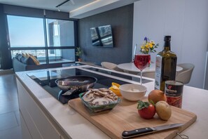 Apartment, 1 Bedroom, Balcony, City View | Private kitchen - The Halyard Apartments (Cape Town)