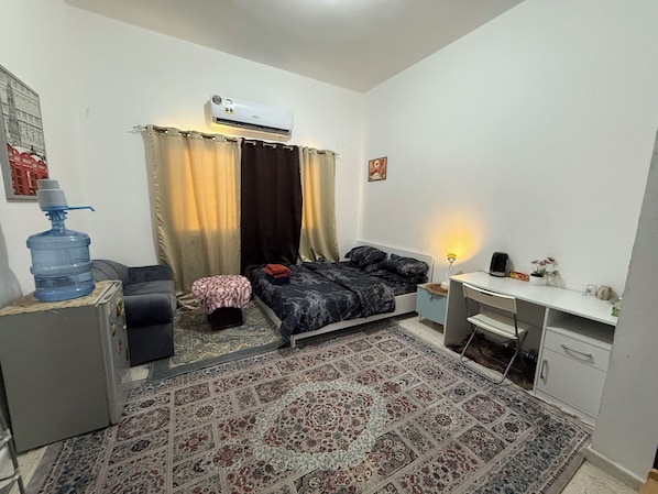 Iron/ironing board, WiFi, bed sheets