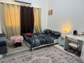 Iron/ironing board, WiFi, bed sheets