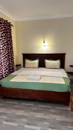 9 bedrooms, iron/ironing board, WiFi, bed sheets