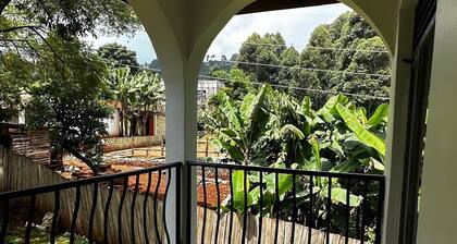 Charming 9-bedroom bed & breakfast with fitness room, WiFi in amazing Sipi