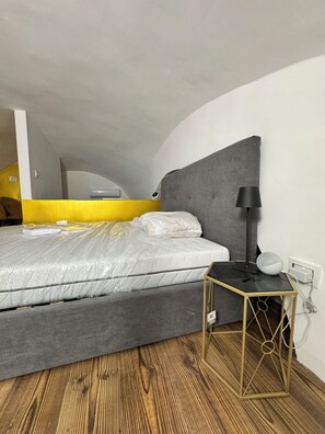 WiFi, bed sheets