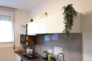 Fridge, oven, stovetop, espresso maker - Royal Rooms (Portici)