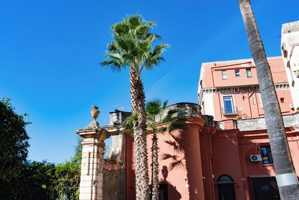 Exterior - Royal Rooms (Portici)