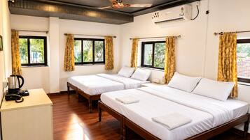Family Room | Desk, cots/infant beds, free WiFi, bed sheets