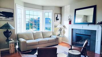 Smart TV, fireplace, books, offices