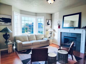 Smart TV, fireplace, books, offices