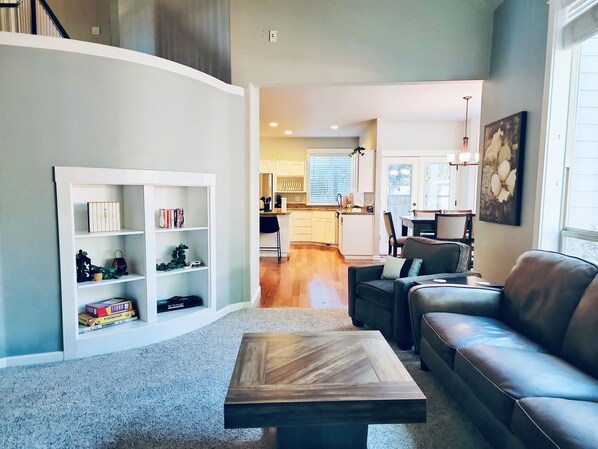 Smart TV, fireplace, books, offices