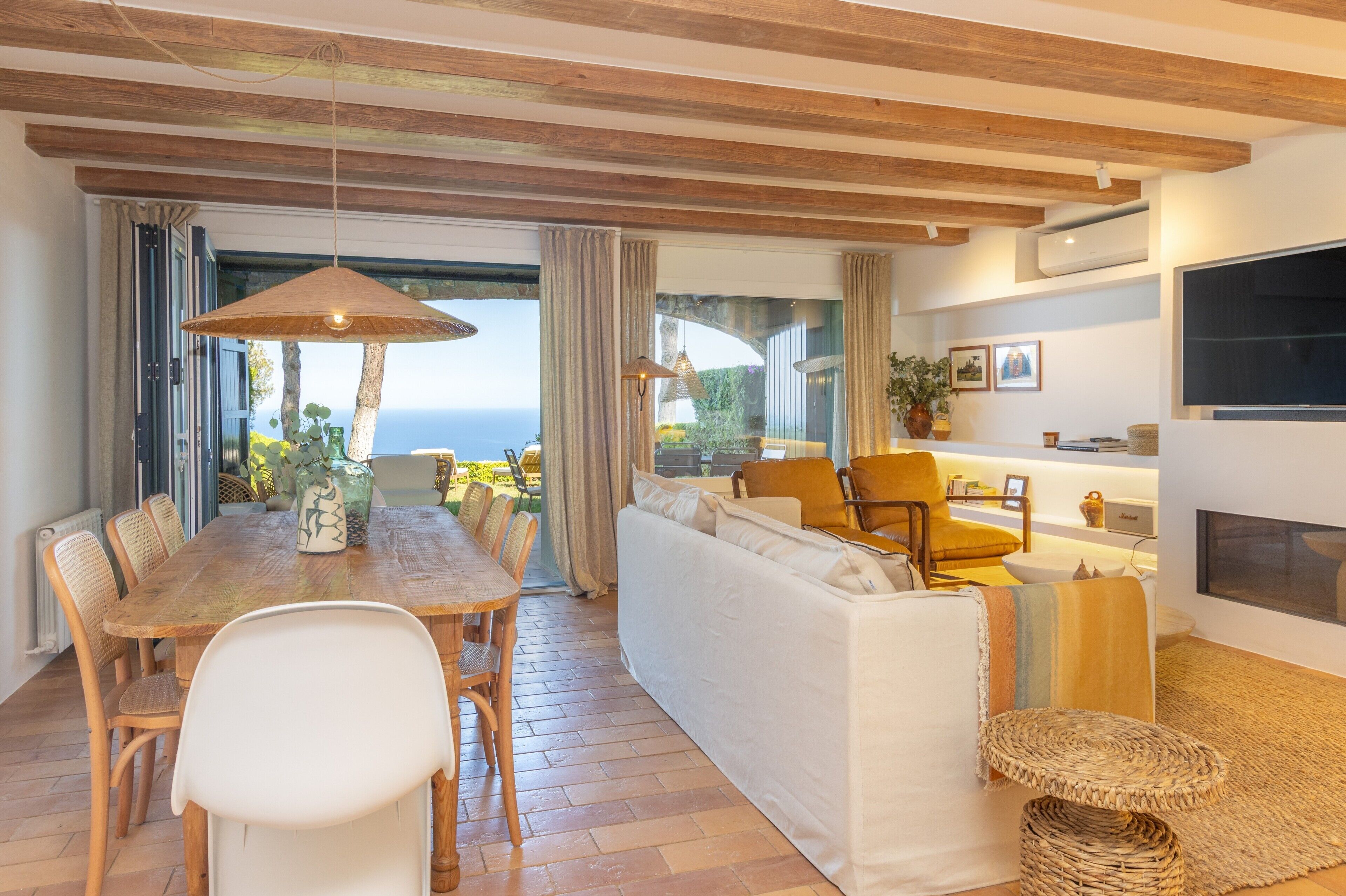 Télévision, cheminée