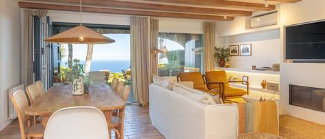 Télévision, cheminée