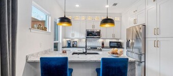 Luxurious Living: Experience the Best of Galleria 2-Bedroom Condo & 2 Car Garage