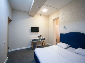 Individually furnished, desk, blackout curtains, soundproofing - Montana Hotel (Almaty)